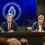 El peronismo puso la lupa sobre Luis Caputo por la salida del oro del Banco Central