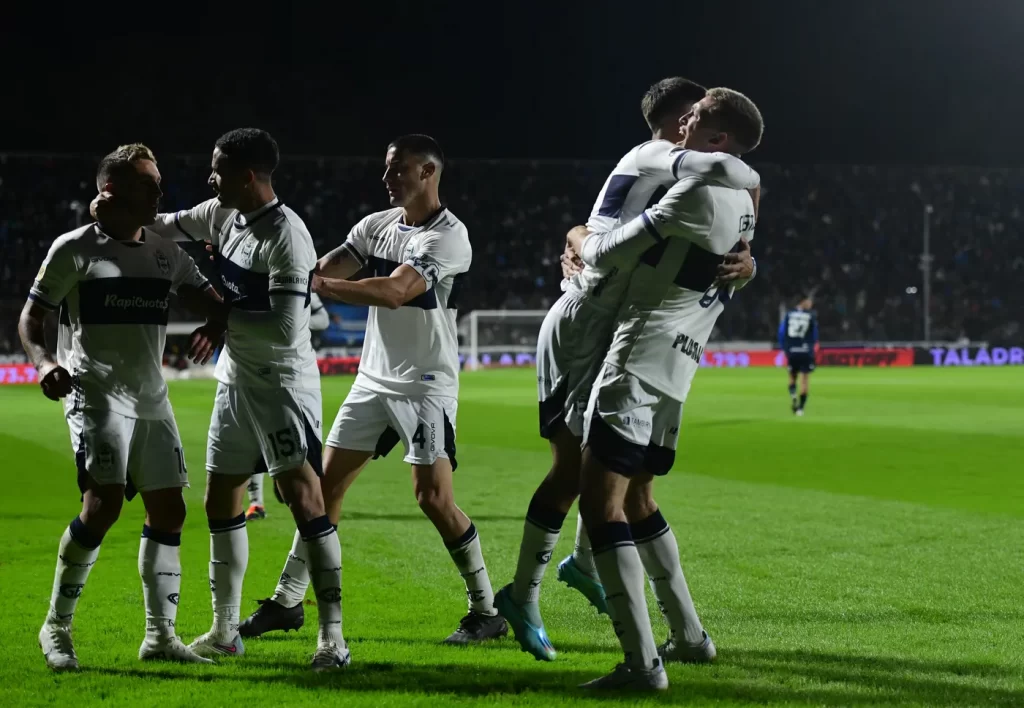 Gimnasia vs. Racing por la Liga Profesional: hora, cómo verlo en vivo y formaciones