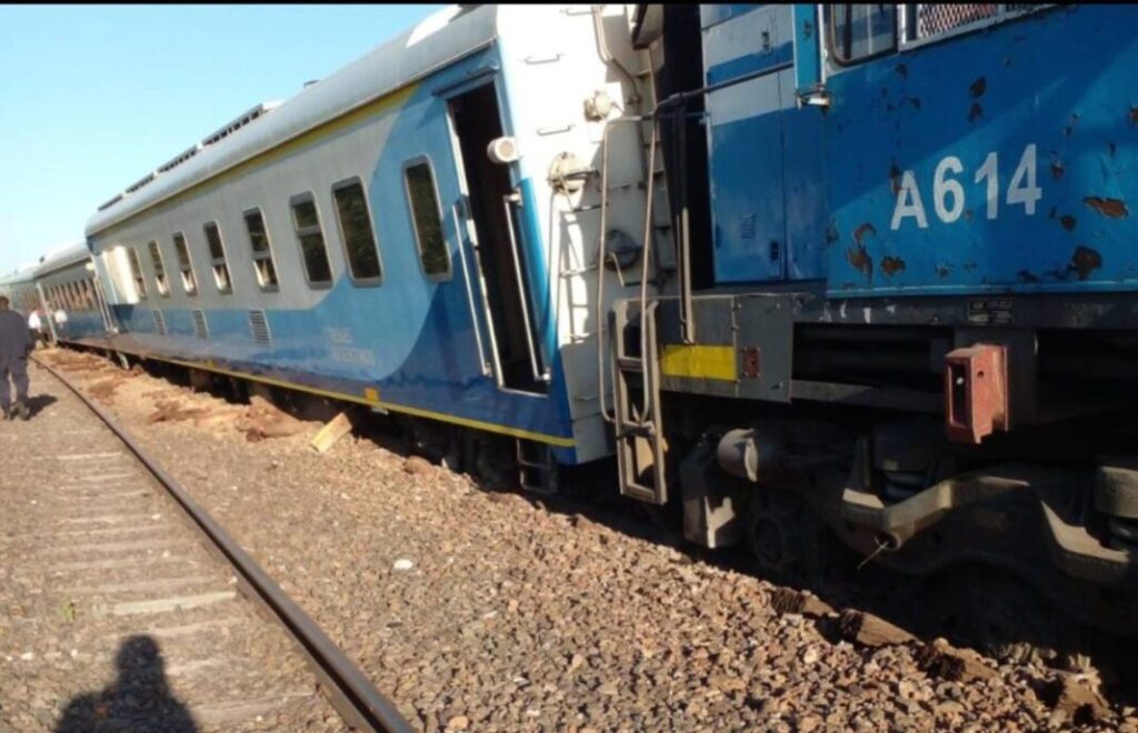 Descarriló otro tren de pasajeros cerca de Mercedes y advierten por la desinversión ferroviaria