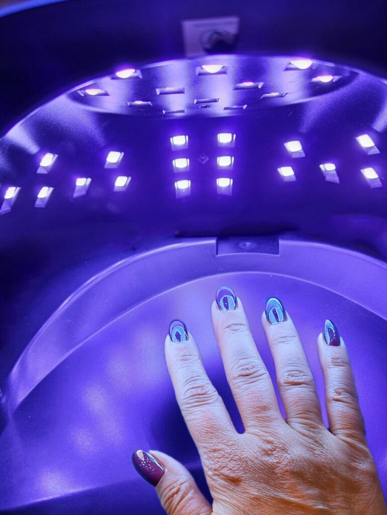 ¿Secado exprés, riesgo a largo plazo? El CONICET advierte sobre los daños que pueden causar las lámparas de uñas