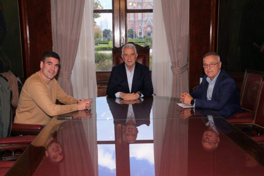 Alak anunció un aumento del 7% para los empleados municipales tras una reunión con UPCN