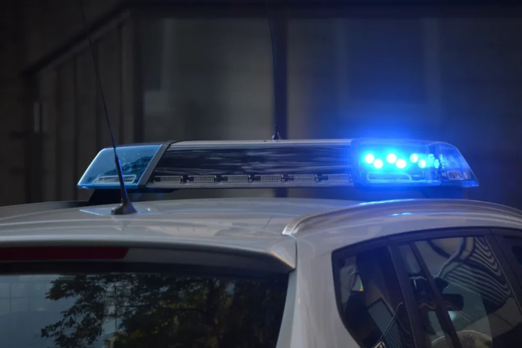 Entró a robar a una casa, quiso abusar de la dueña pero ella lo persuadió con cigarrillos y Netflix