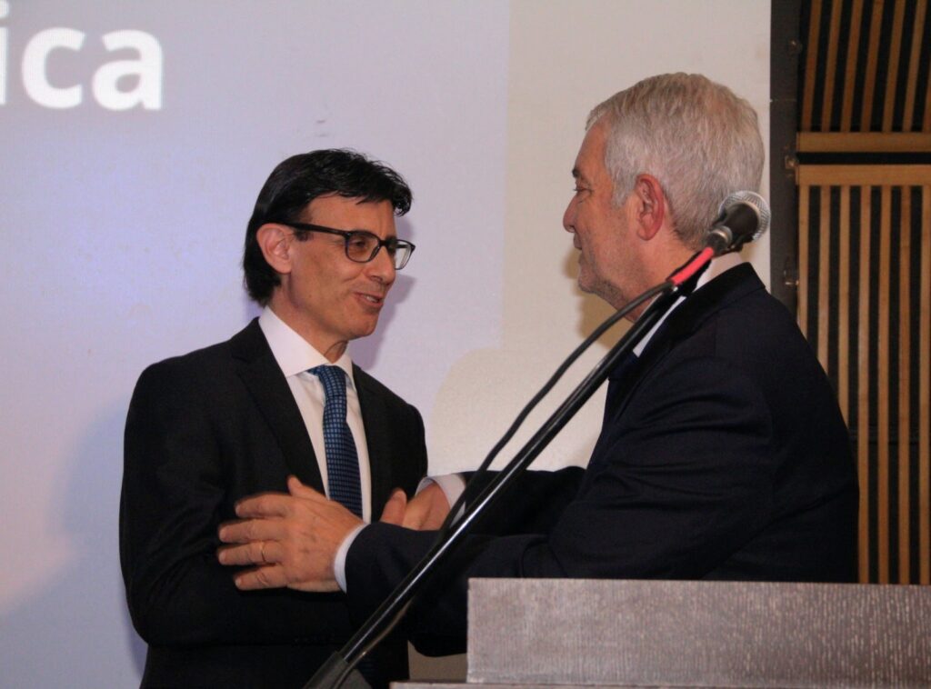 En el 79° aniversario de la República Italiana en La Plata, el Municipio se vistió con los colores de su bandera