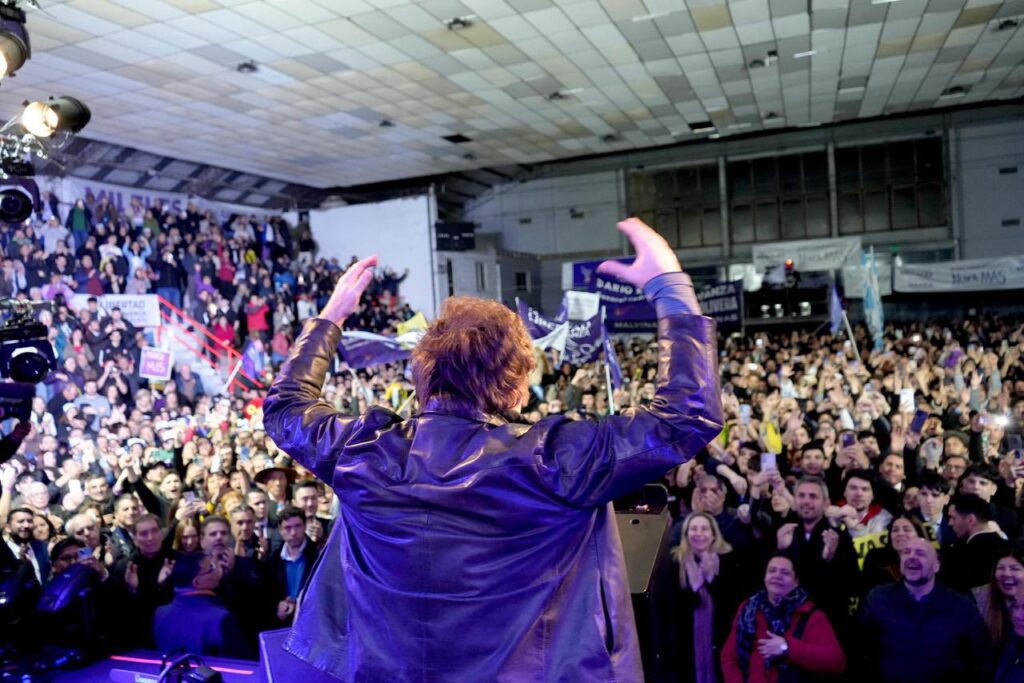 Javier Milei retoma la campaña en Lomas de Zamora y Otermín le salió al cruce: “Nos encantaría que venga a laburar”