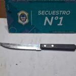 La interceptaron en la puerta