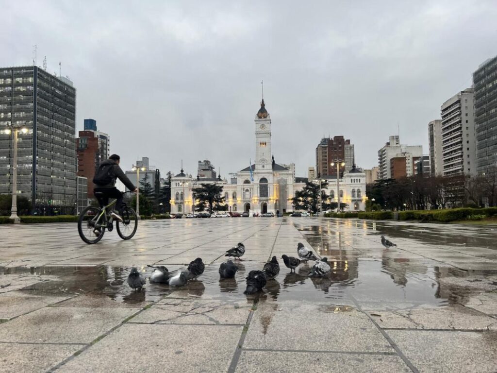 Confirmado el feriado del 19 de noviembre en La Plata, ¿habrá clases en la ciudad?