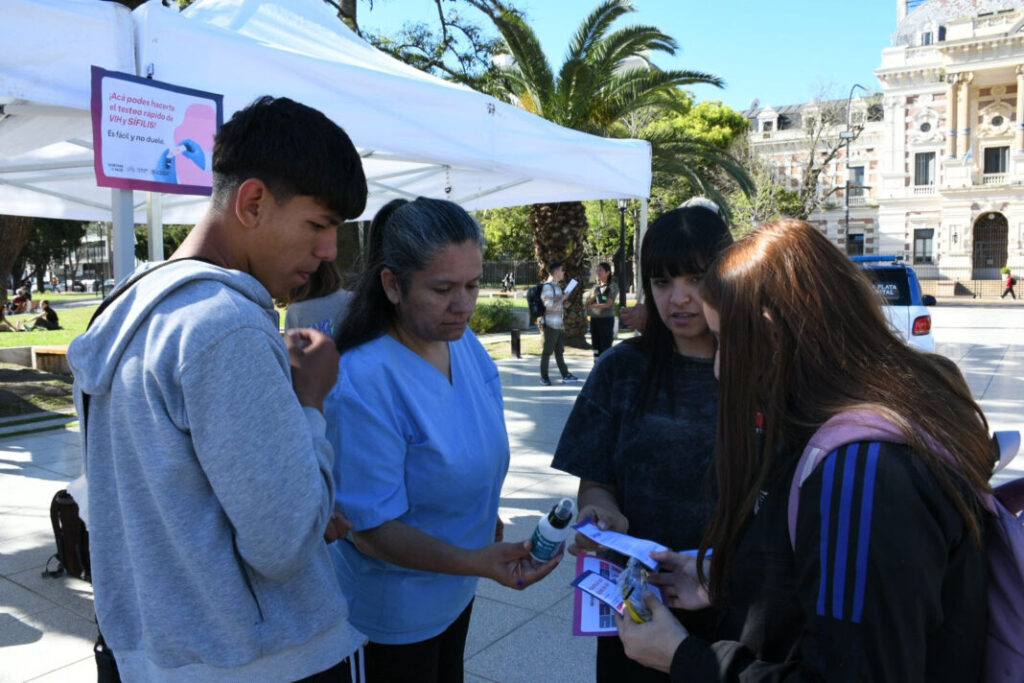 La Plata extendió las acciones para prevenir el dengue: talleres, descacharrado y entrega de repelentes