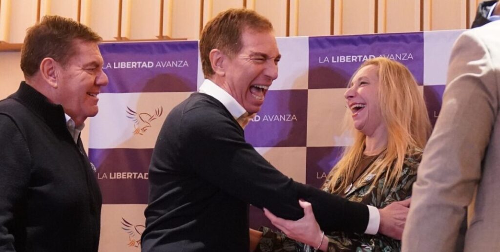 Santilli no contesta los mensajes, pero Kicillof espera que asuma para insistir con los reclamos