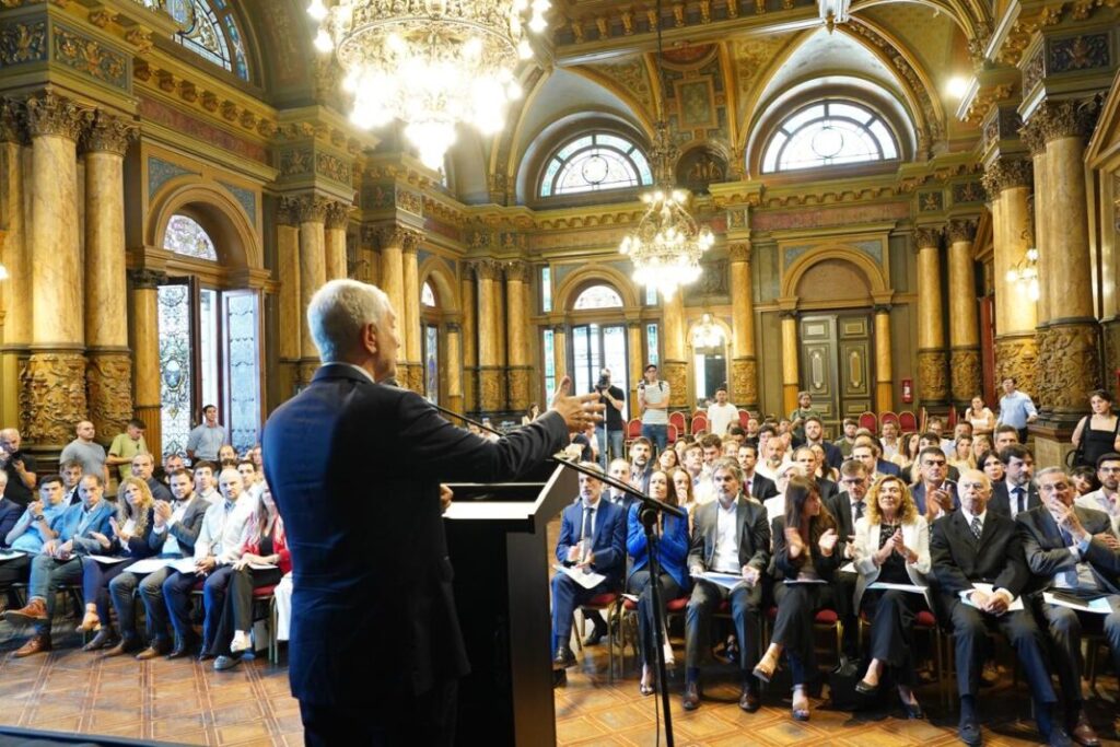 Alak presentó el Plan de Seguridad 2026: más cámaras, patrullas y tecnología para La Plata