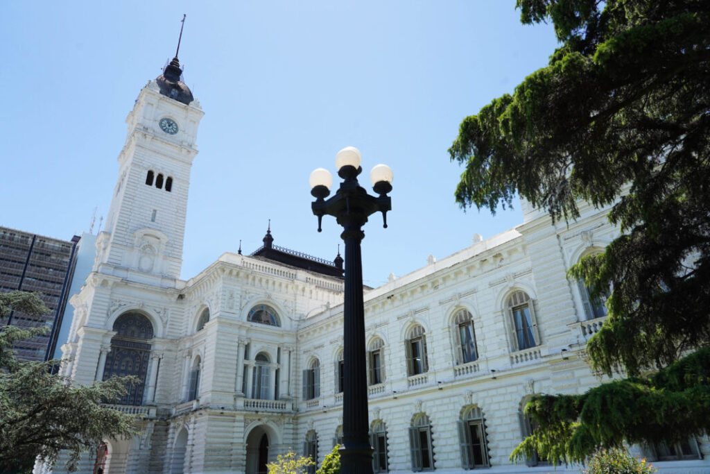 Municipales de La Plata: el sueldo de diciembre se paga antes y el aguinaldo ya tiene fecha
