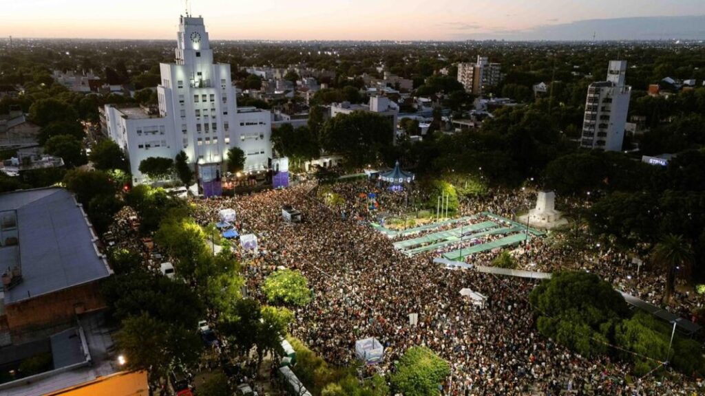 Lomas de Zamora reunió a miles en un festival solidario y recaudó útiles escolares para el inicio de clases