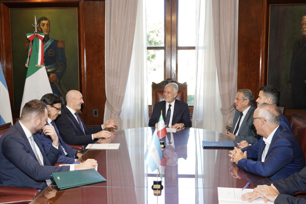 Alak recibió al embajador de Italia y refuerza la cooperación entre La Plata y el país europeo