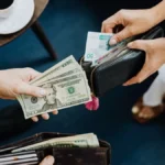 Familias al límite: el endeudamiento en Argentina alcanza un récord regional