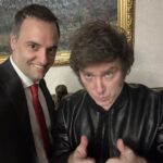 Milei refuerza su respaldo a Adorni en un evento clave ante empresarios