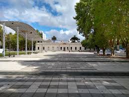 Proponen cercar la Plaza Islas Malvinas y restringir su acceso para reforzar la seguridad