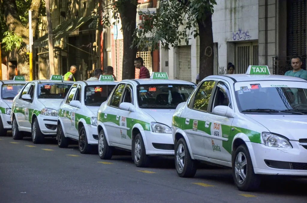Taxistas de La Plata solicitan actualización de tarifas ante el aumento de costos