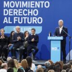 El Gobernador Axel Kicillof encabezó el lanzamiento del espacio “MDF Salud”, una mesa vinculada al área sanitaria dentro de su armado político, y aprovechó el acto para cuestionar con dureza las políticas del presidente Javier Milei.