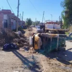 Tragedia en Berisso: murió un trabajador tras el vuelco de un autoelevador en un corralón