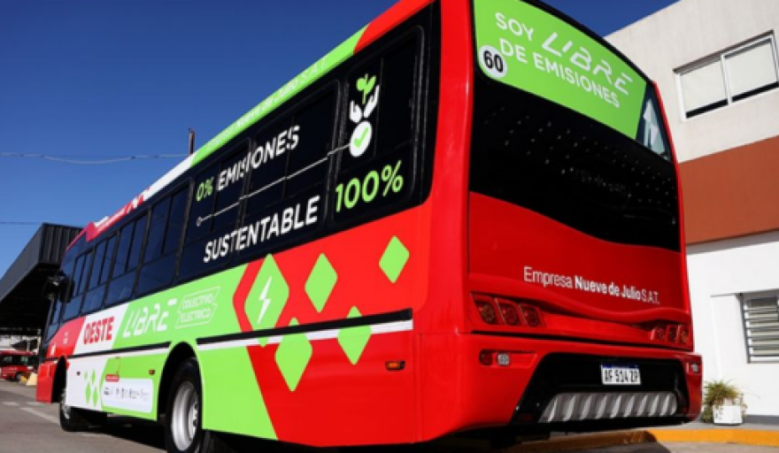La Plata puso en marcha el primer micro eléctrico de la provincia y avanza hacia un transporte más sustentable