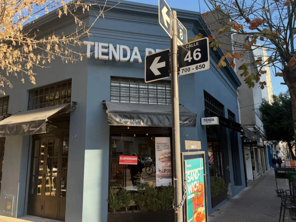 Clausuraron una sucursal de Tienda de Café en La Plata por irregularidades laborales