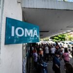 Reclamo frente a IOMA: decenas de personas se movilizaron por las prestaciones de discapacidad